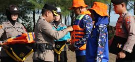 Cegah Kecelakaan di Perairan Jawa Tengah, Polisi Bagikan 3.700 Life Jacket