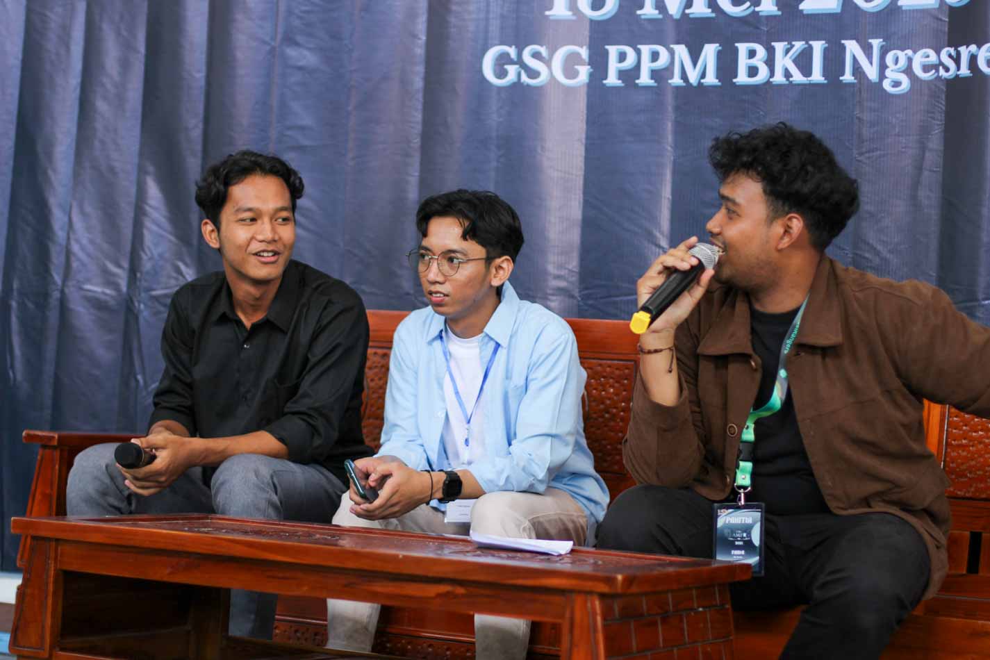 Fahmi Al Lubis memandu sesi sharing bersama Faisal Ismail Asadullah dan Galih Tegar Wibowo di acara Teman Kampus 2025 DPD LDII Semarang.