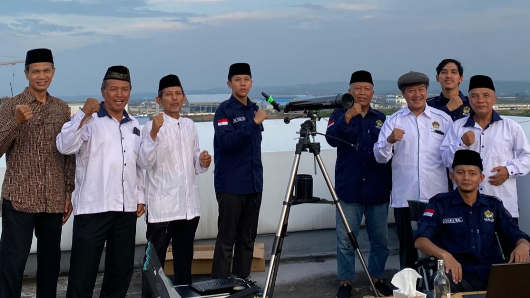 Tim Rukyatul Hilal DPD LDII Kabupaten Kendal dalam Kegiatan Mengamati Hilal (Dok. MuhammadIsna/GapuraJateng)
