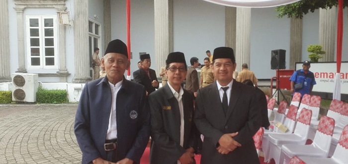 Ketua DPD LDII Kota Semarang H. Suhindoyo P, SE.MM bersama seb kanan ketua FKUB kota Smg Drs H Mustam Aji dan seb kiri Kadisdik dan sekaligus Kakwarcab Kota Semarang.